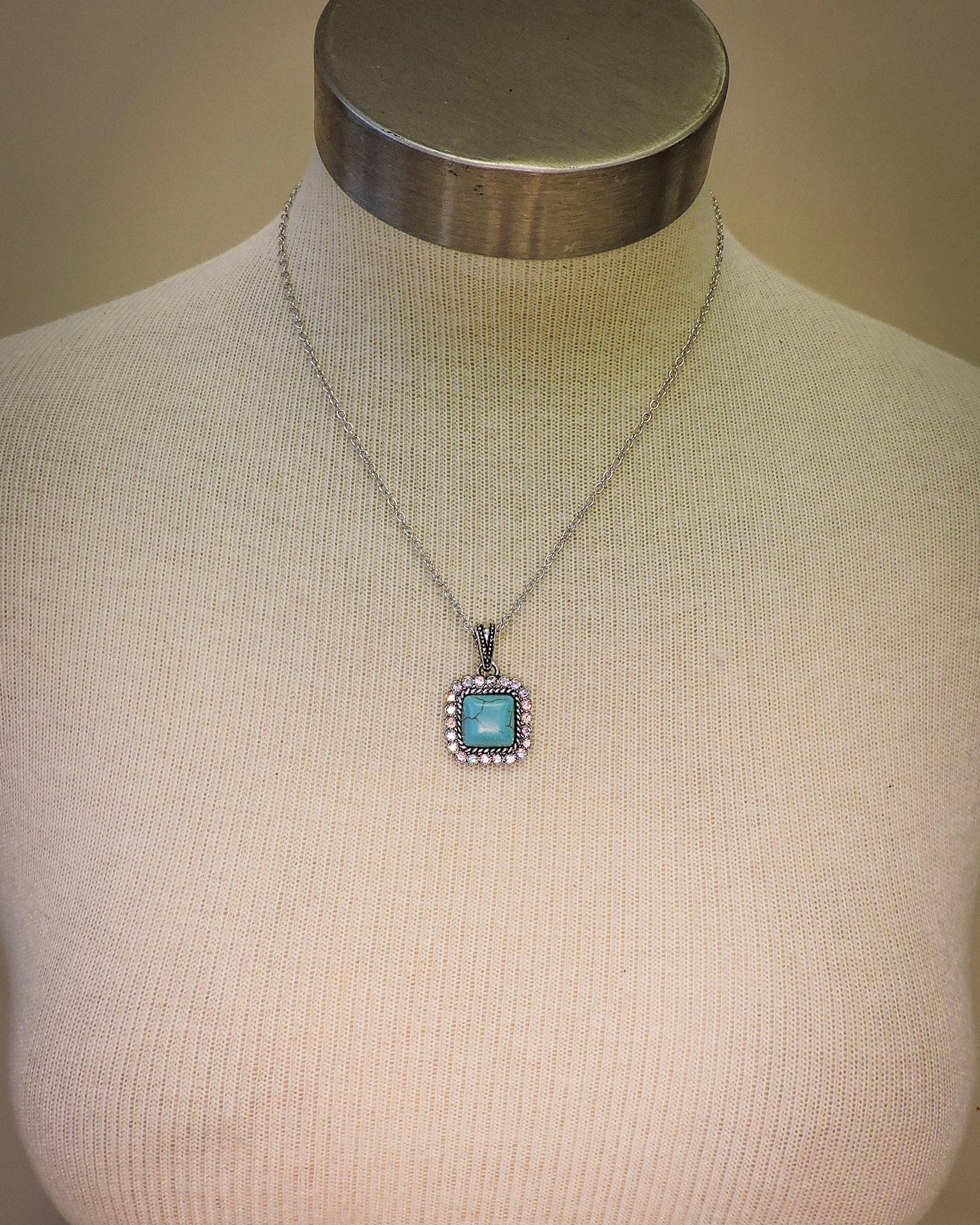 Ada Pendant Fashion Necklace - Image 2