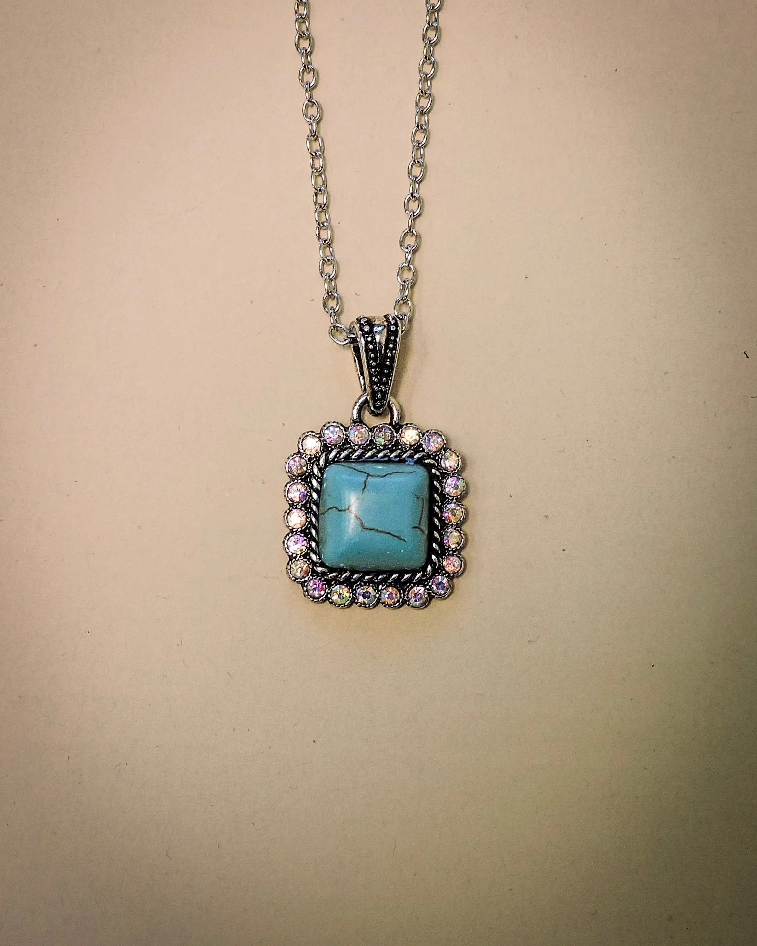 Ada Pendant Fashion Necklace - Image 4