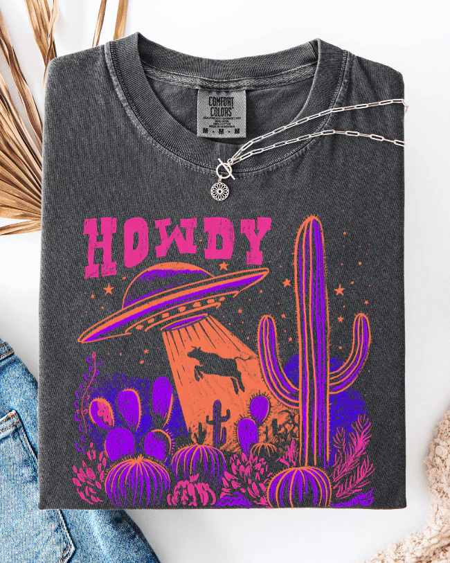 Cosmic Cowgirl Howdy Graphic Tee in Pepper