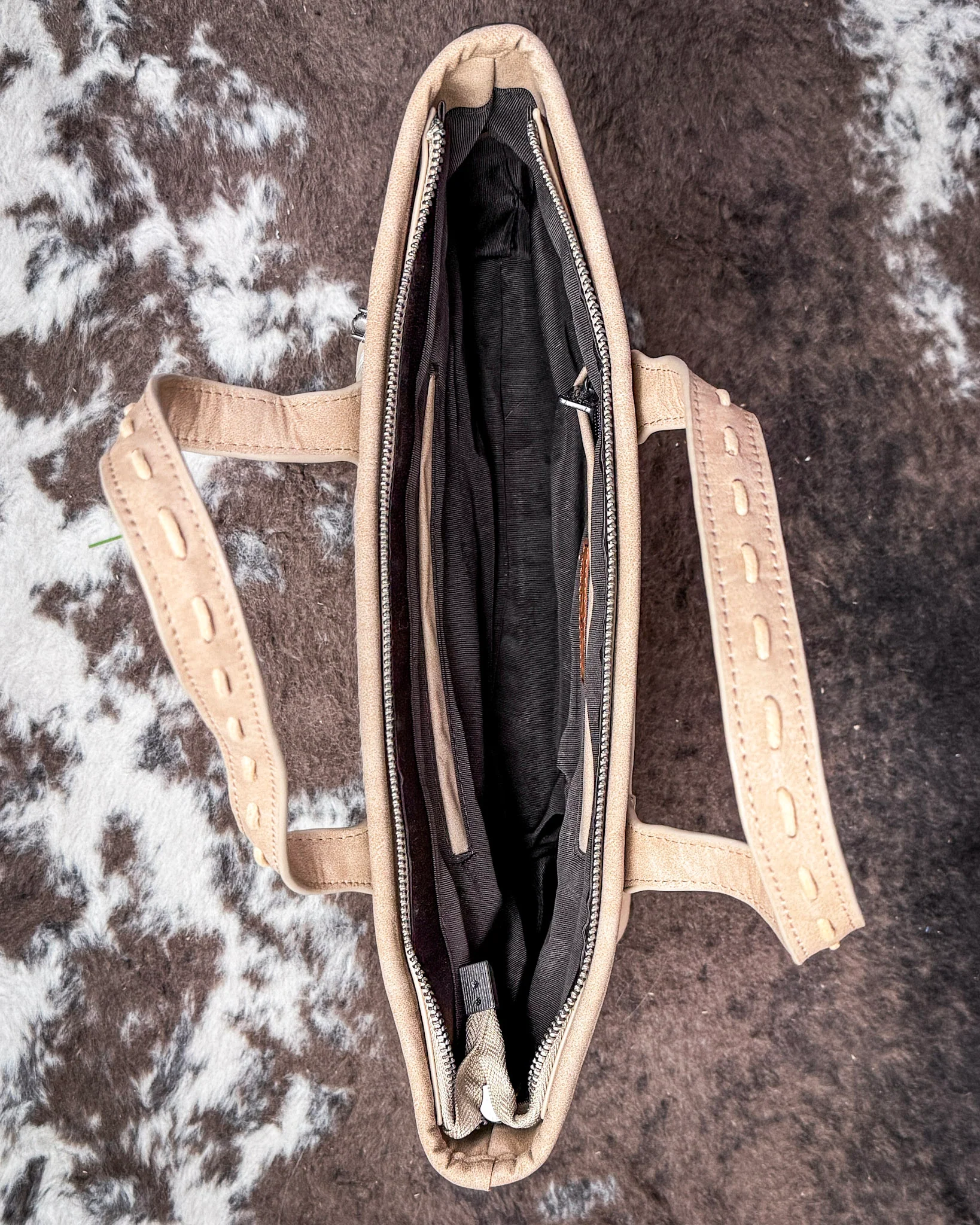 Frontier Buckle Hide Tote in Tan by Trinity Ranch - Image 7