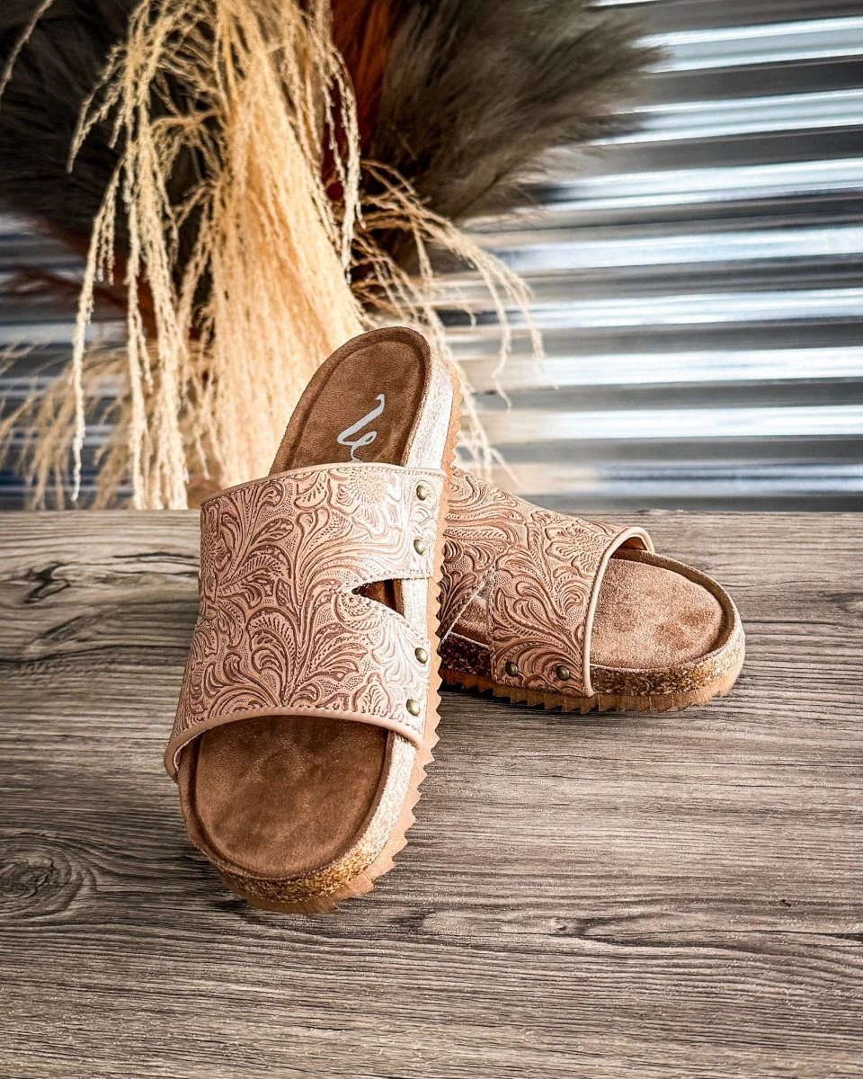 Jordyn Sandal in Light Tan by Very G - Image 2