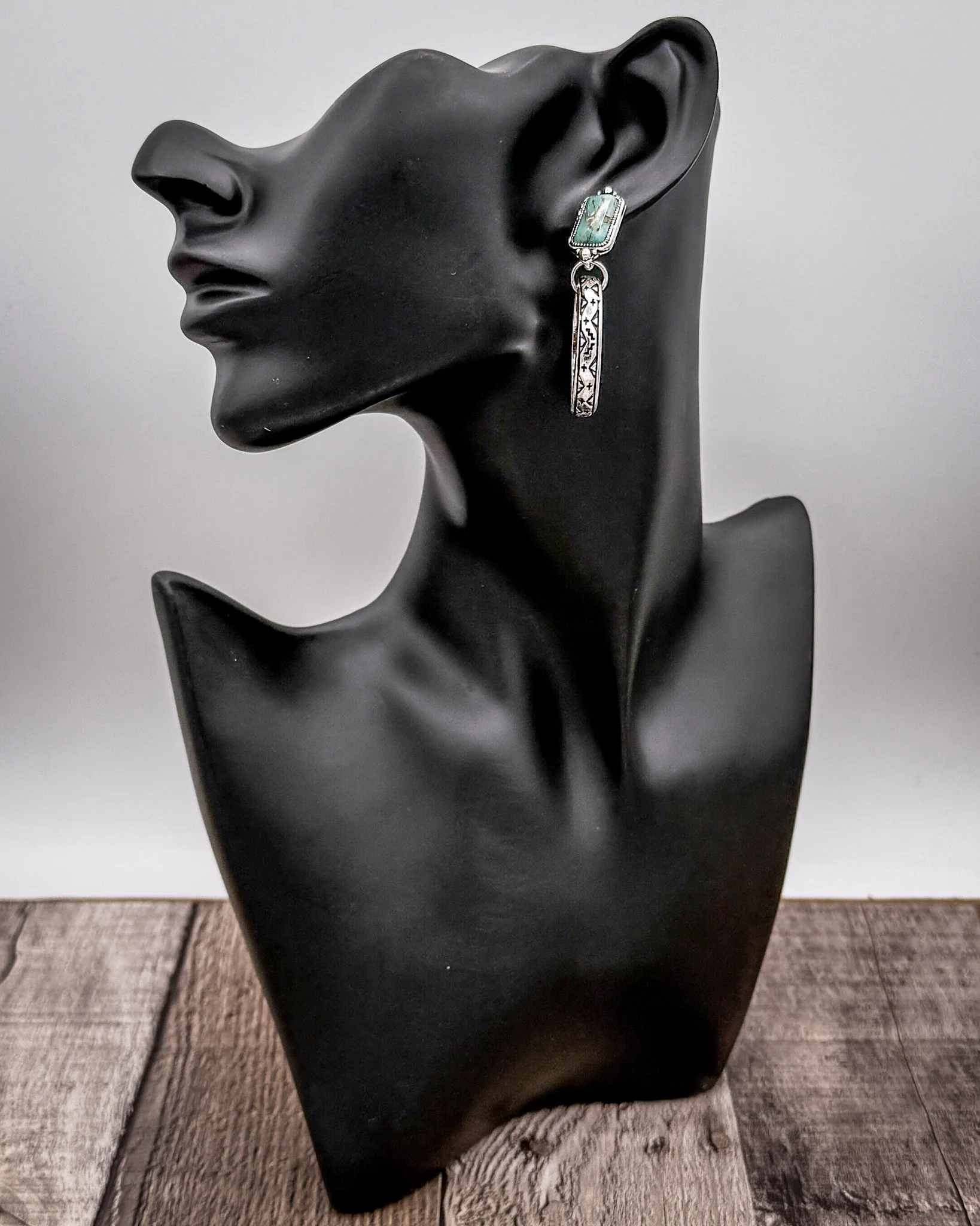 Solace Loop Textured Hoop Earrings - Image 3